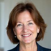 Portrait of Dr. Evelyn Reed, co-founder of VivanteLunaera Pulse